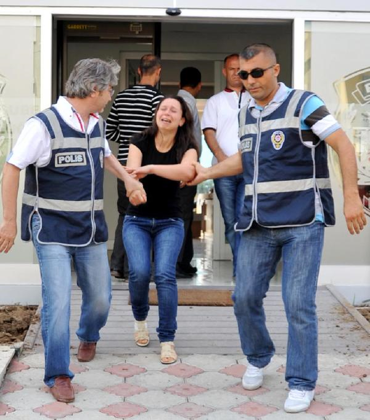 Fare Zehrini Suya Karıştırıp İçirmiş