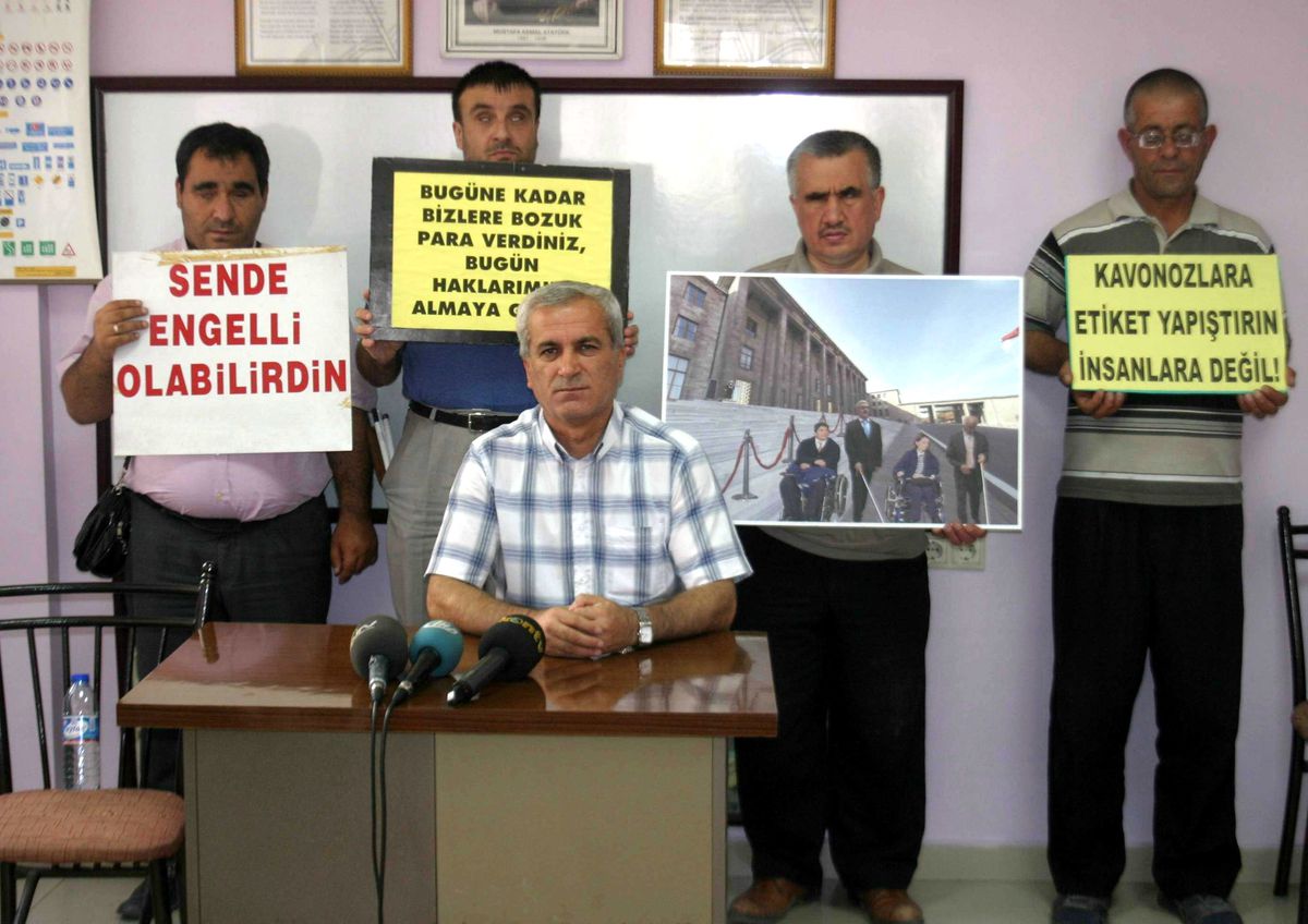 Görme Engellilerden Özürlüler Yasasına Tepki
