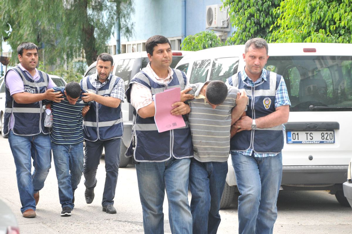 Hırsız Zanlılarını Köpek Yakalattı