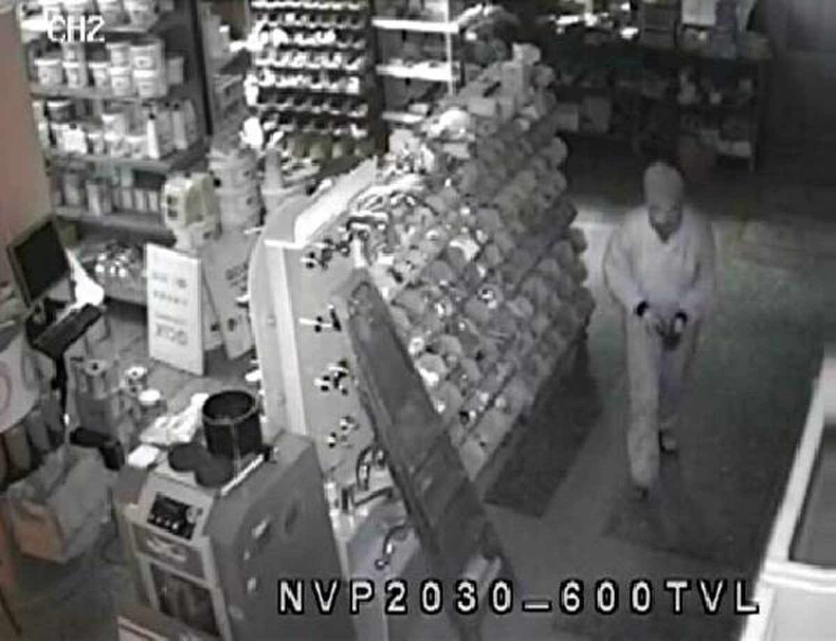 Kar Maskeli Hırsızlar Güvenlik Kamerasında