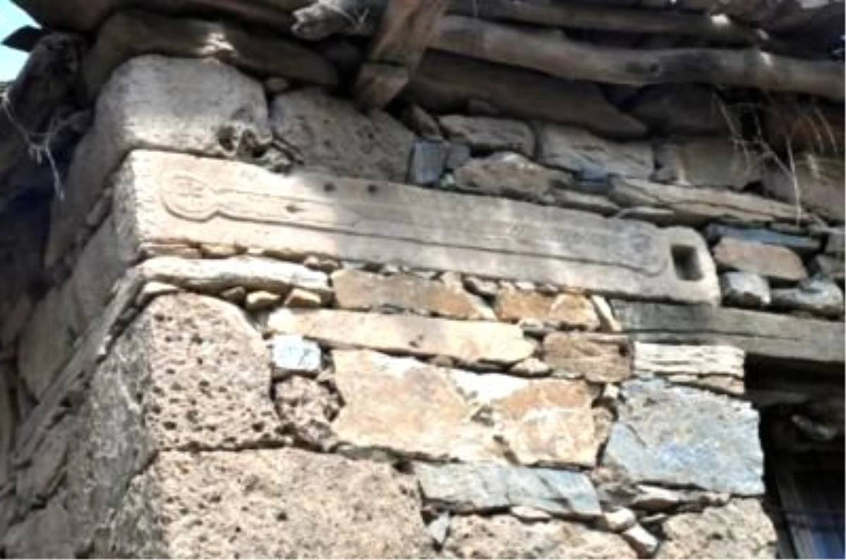 Kültürel Envanter Çalışmasında Tarihi Taşlar, Ev ve Ahır Duvarlarında Bulundu