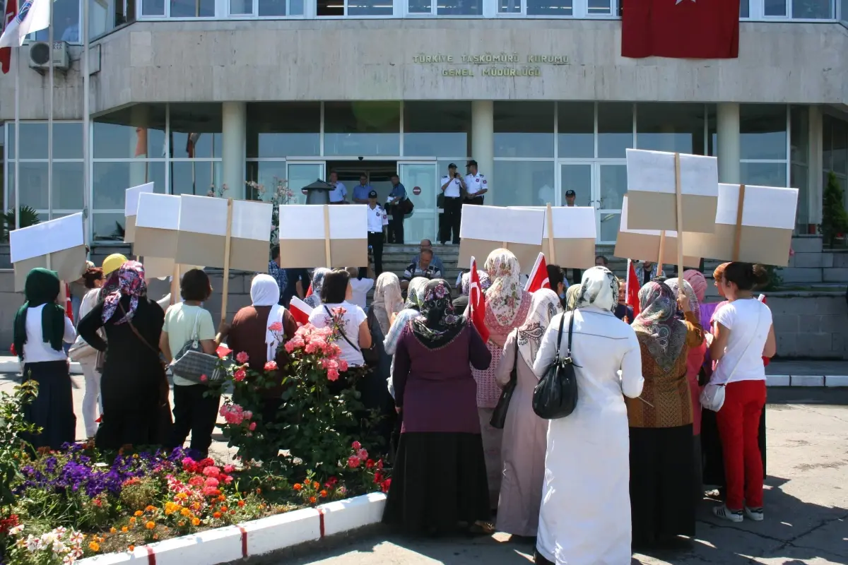 Madenci ve Memur Eşleri, Beyaz Saray\'a Yürüdü