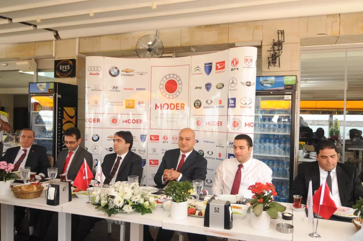 Moder\'in Yeni Yönetimi Tanıtıldı