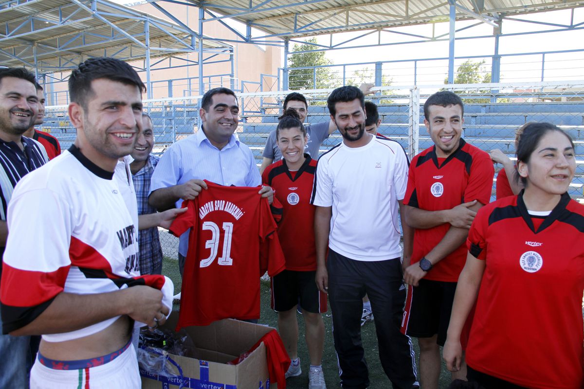 Nusaybin Polisinden Sporculara Forma Desteği