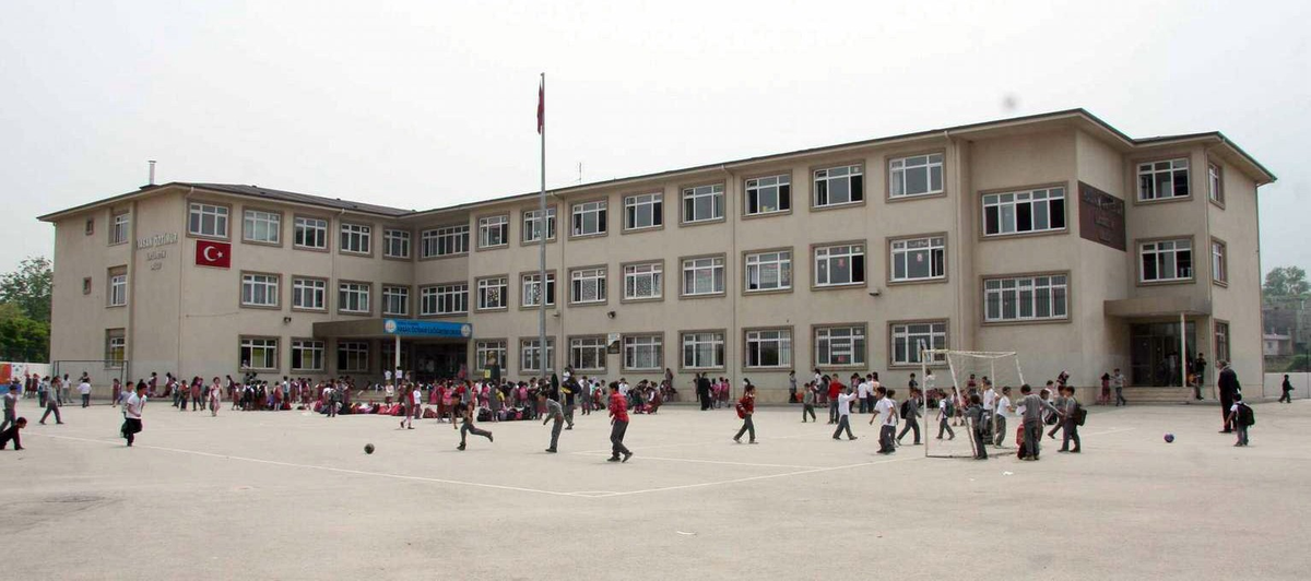 Öğretmeni Darp Etmekle Suçlanan Veliye Tahliye
