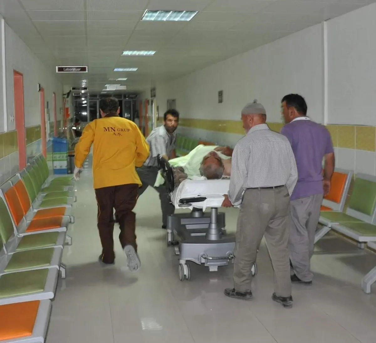 Otomobil ile Ot Yüklü Pikap Çarpıştı: 4 Yaralı