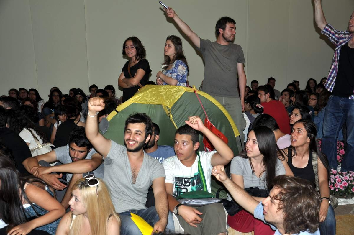 Rektörlük Binasını İşgal Eden Öğrenciler, Eylemlerine Son Verdi