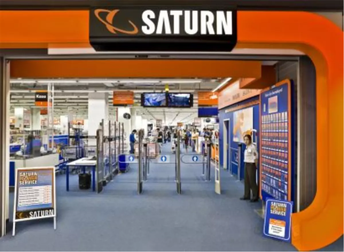 Saturn Doğum Gününü Kutluyor