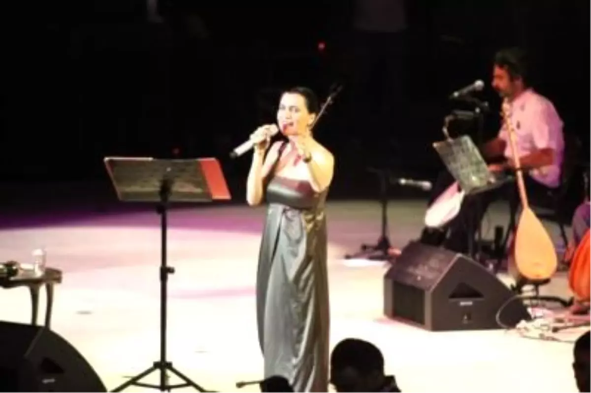 Şevval Sam'dan 'Başörtüsü' Açıklaması