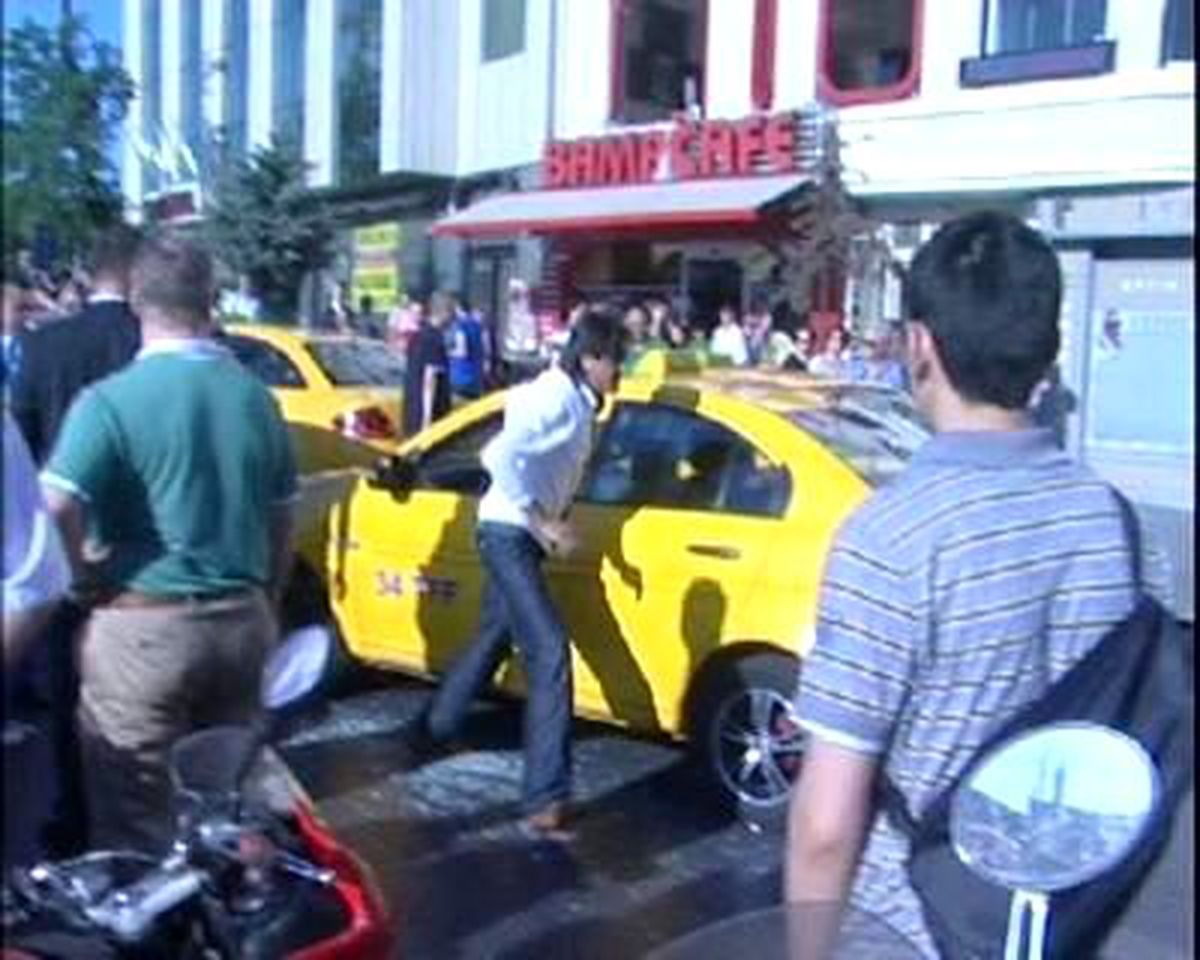 Taksim\'de Sarı Dehşet!
