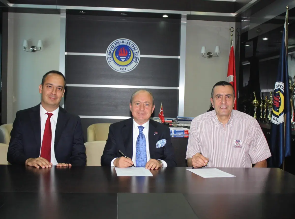 Ted Ankara Kolejliler Ercüment Sunter'e Emanet