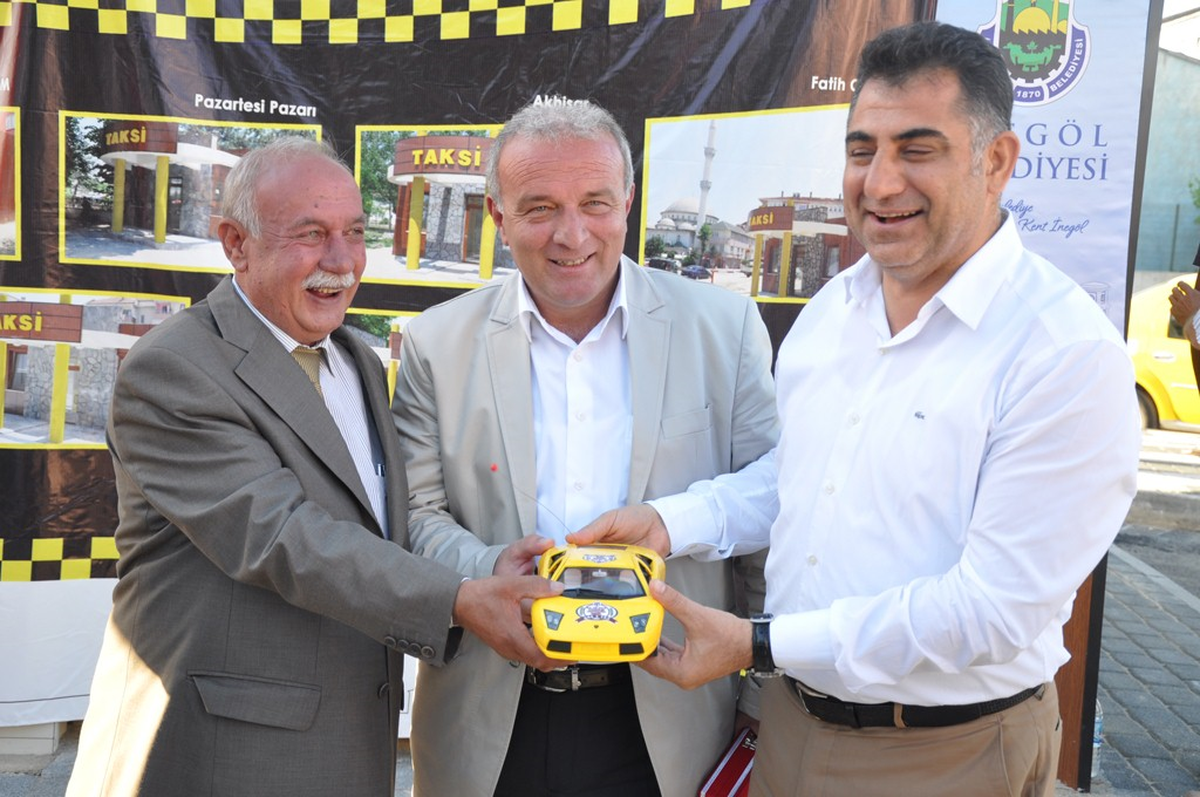 Tek Tip Taksi Durakları Hizmette