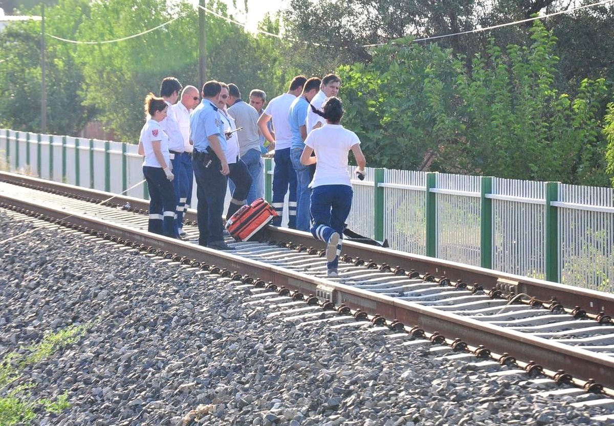 Trenin Çarptığı Çocuk Hayatını Kaybetti
