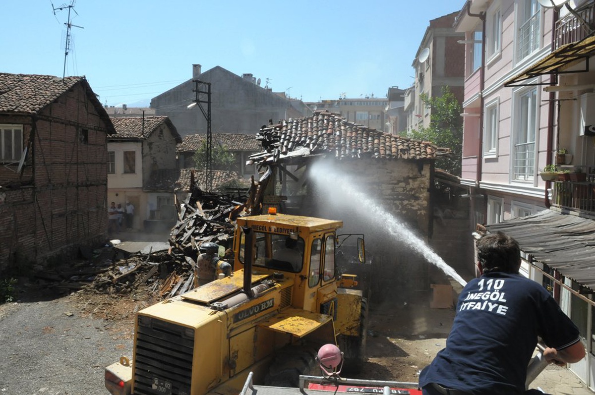 Üç Farklı Noktada Yıkım Çalışması