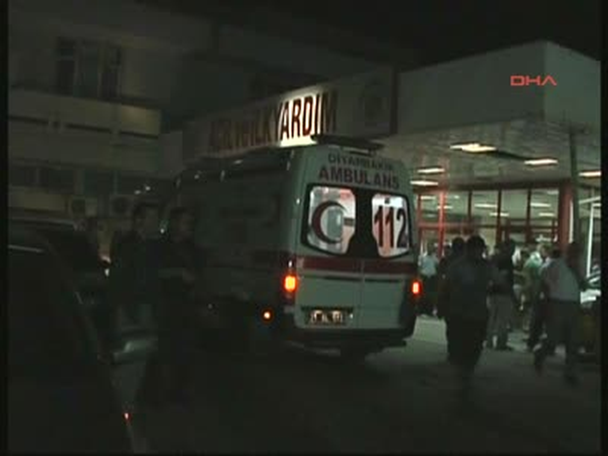Polis Aracına Çarpraz Ateş