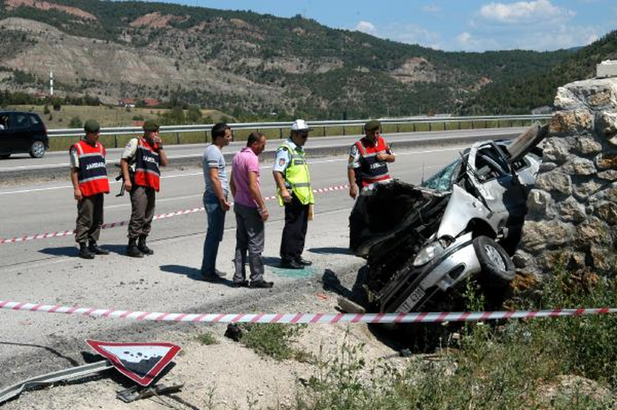 Yemin Töreni Dönüşü Kaza: 3 Yaralı