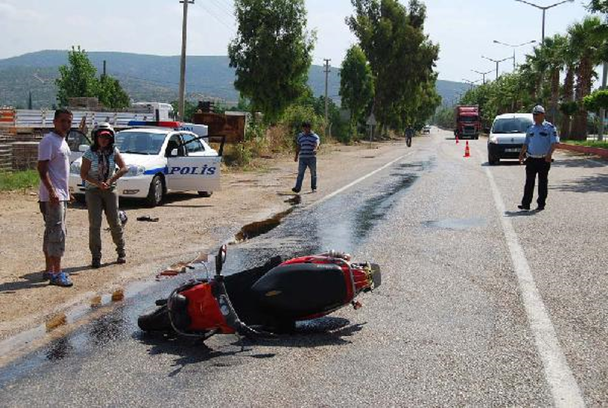 Yola Dökülen Mazot Kazaya Neden Oldu; 2 Yaralı