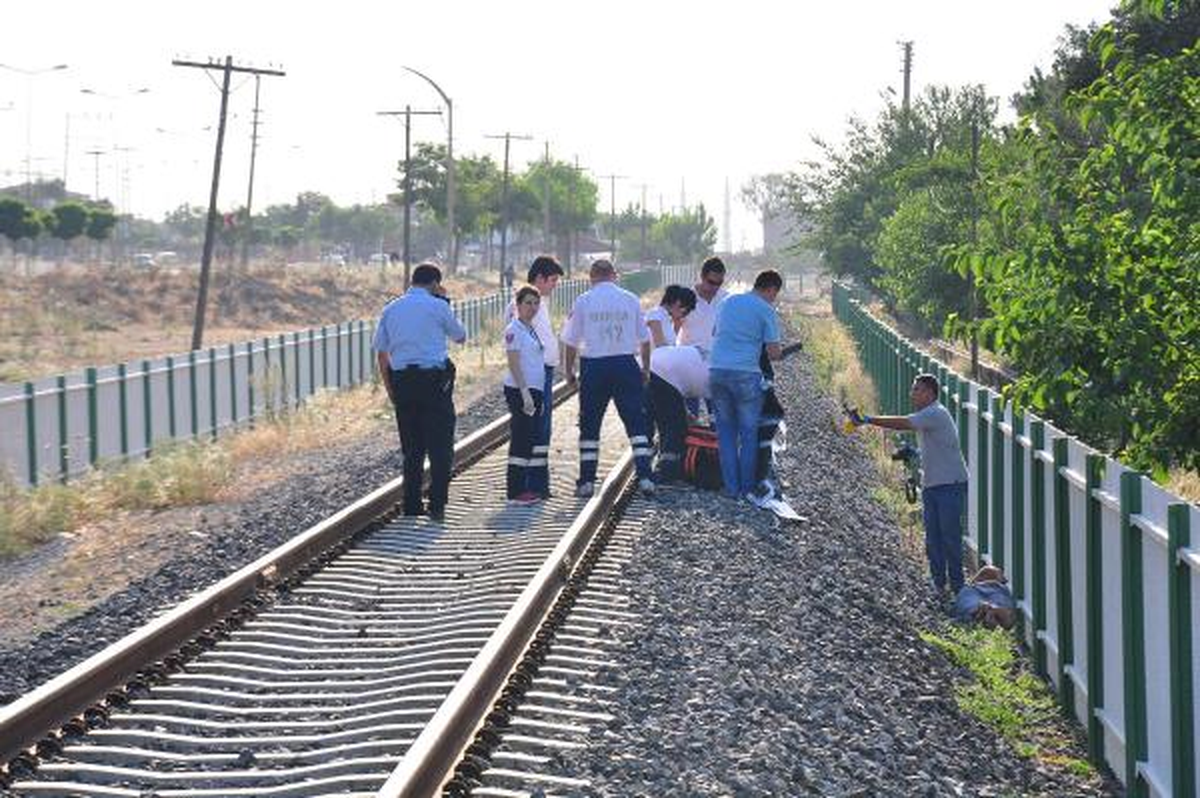 Zihinsel Engeli Genç, Tren Altında Can Verdi