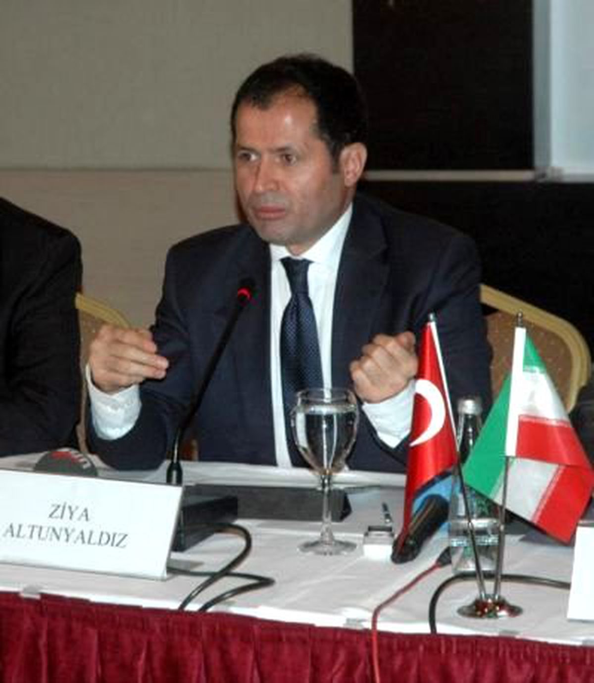 Ziya Altunyaldız, Iru Başkanlık Divanı Toplantısı\'na Katıldı
