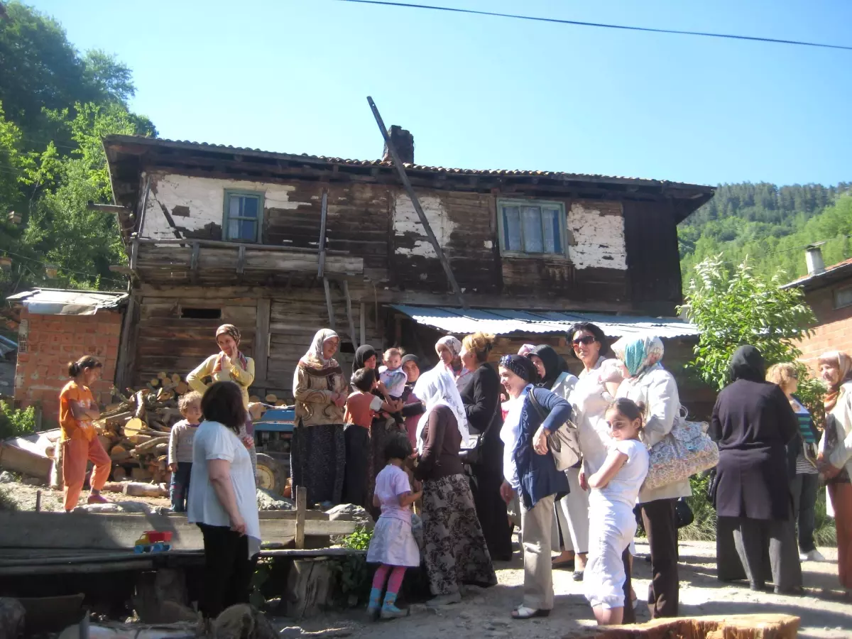 AK Parti Kadın Kolları Ziyaretlerine Devam Ediyor