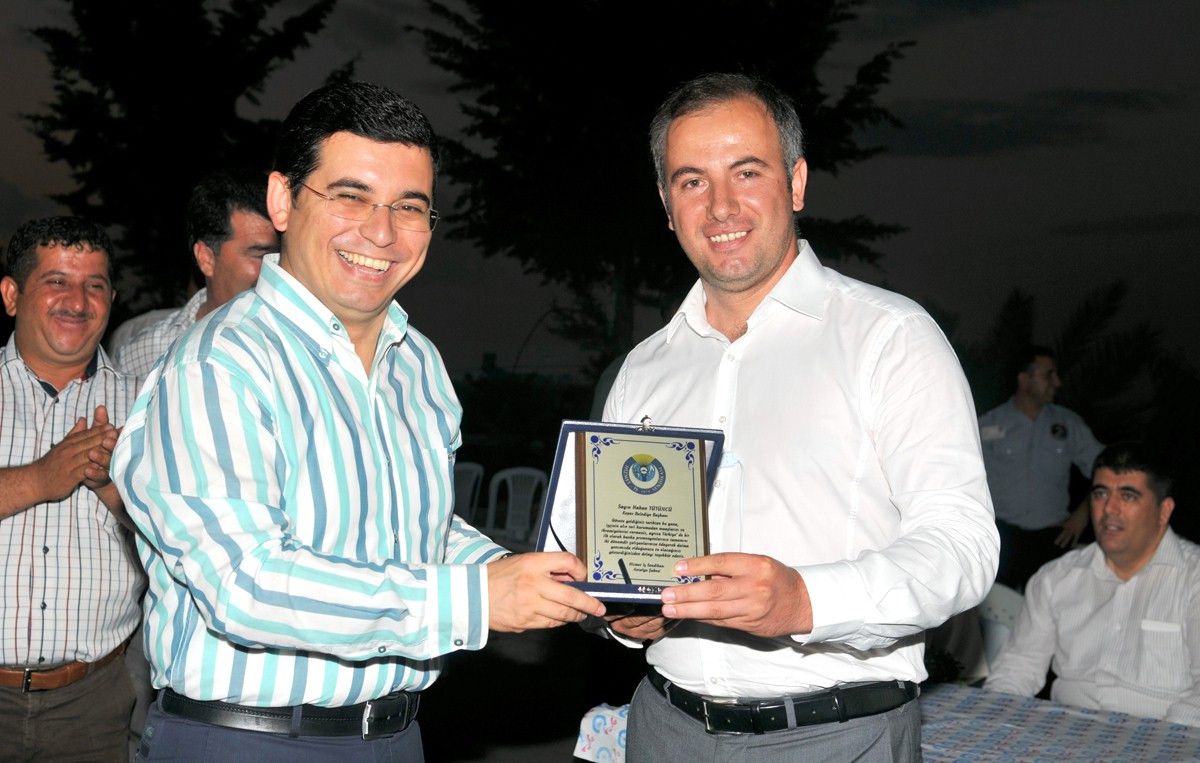 Başkan Tütüncü\'ye Teşekkür Plaketi