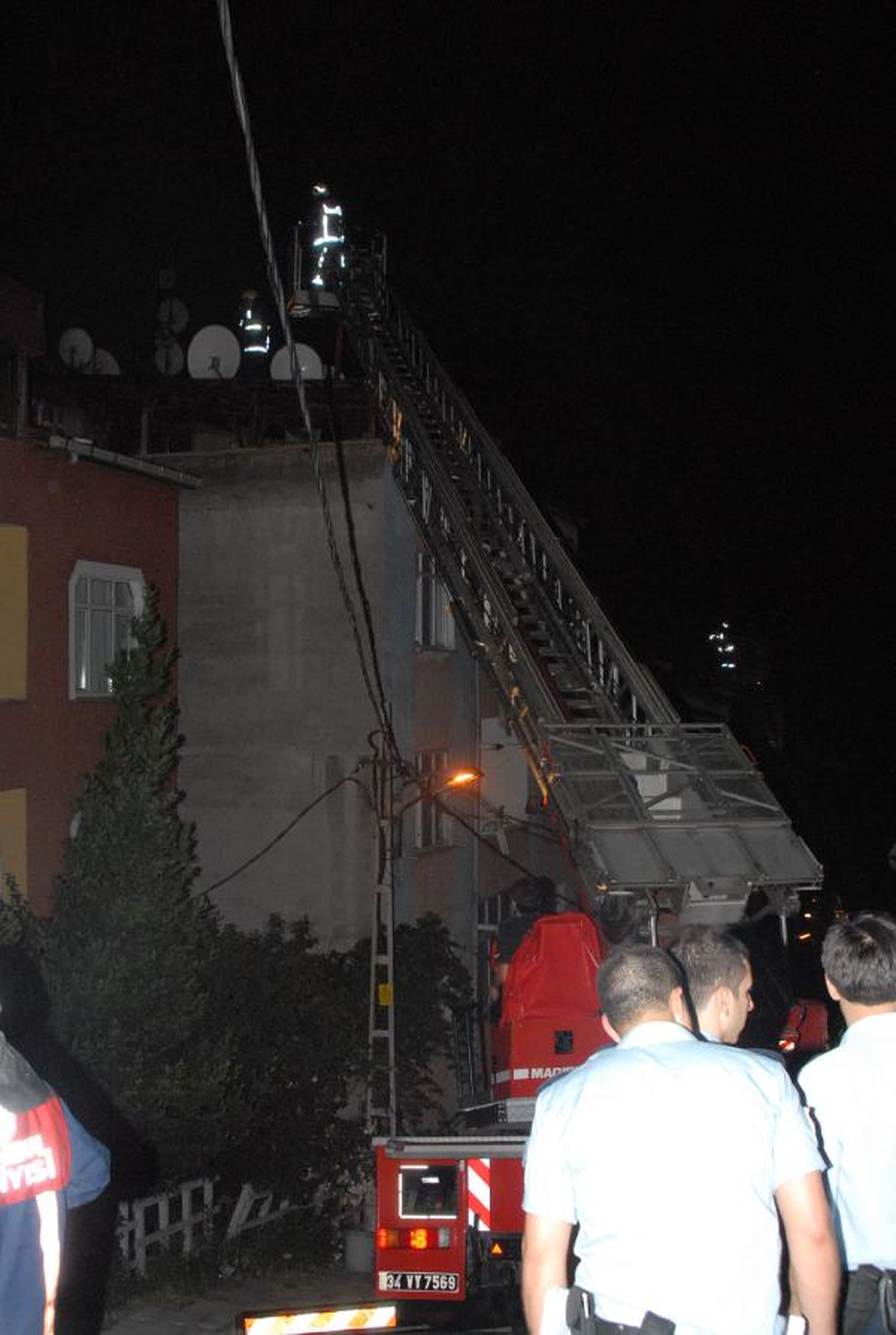 Beyoğlu\'da Korkutan Yangın