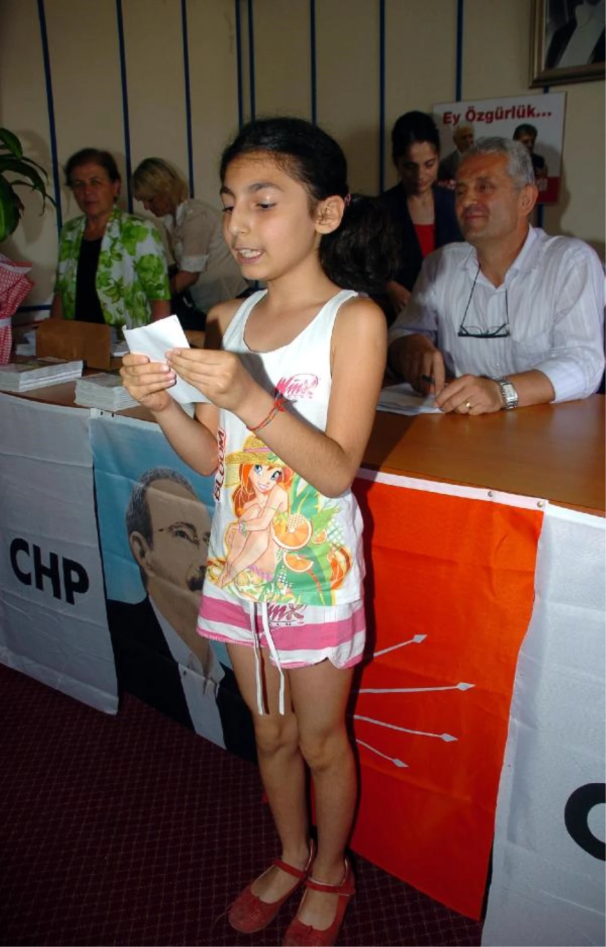CHP Kongresinde Atatürk Şiiri Okuyan Öğrenci Alkışlandı