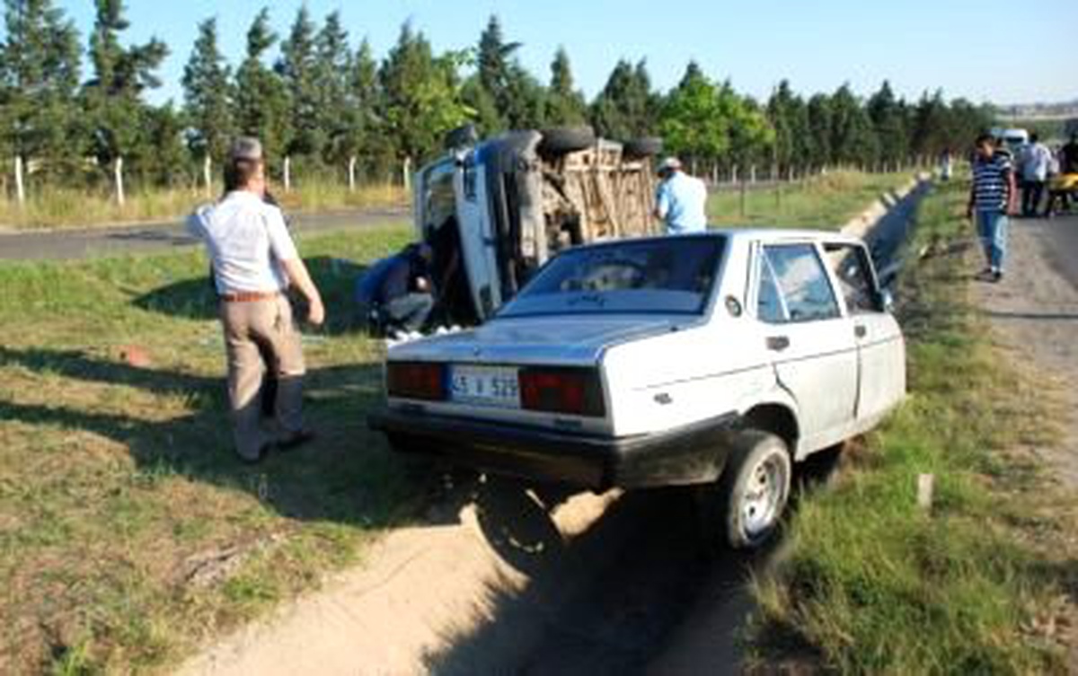 Çorlu\'da Minibüs ile Otomobil Çarpıştı: 11 Yaralı