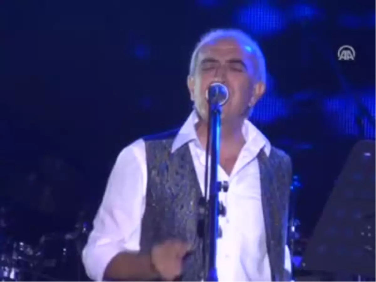 Edip Akbayram Konser Verdi