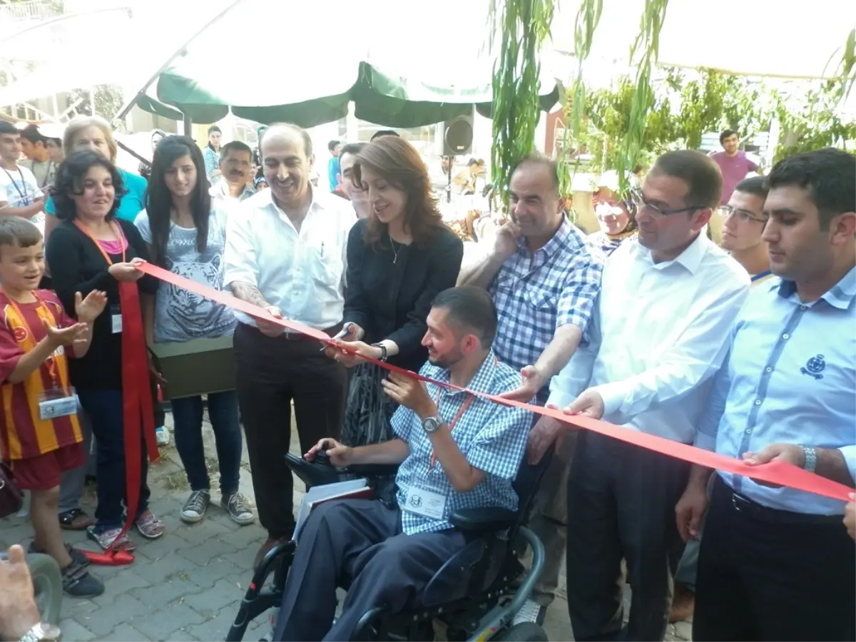 Engelleri, Engelsiz Yürekleri ile Aşmaya Kararlılar