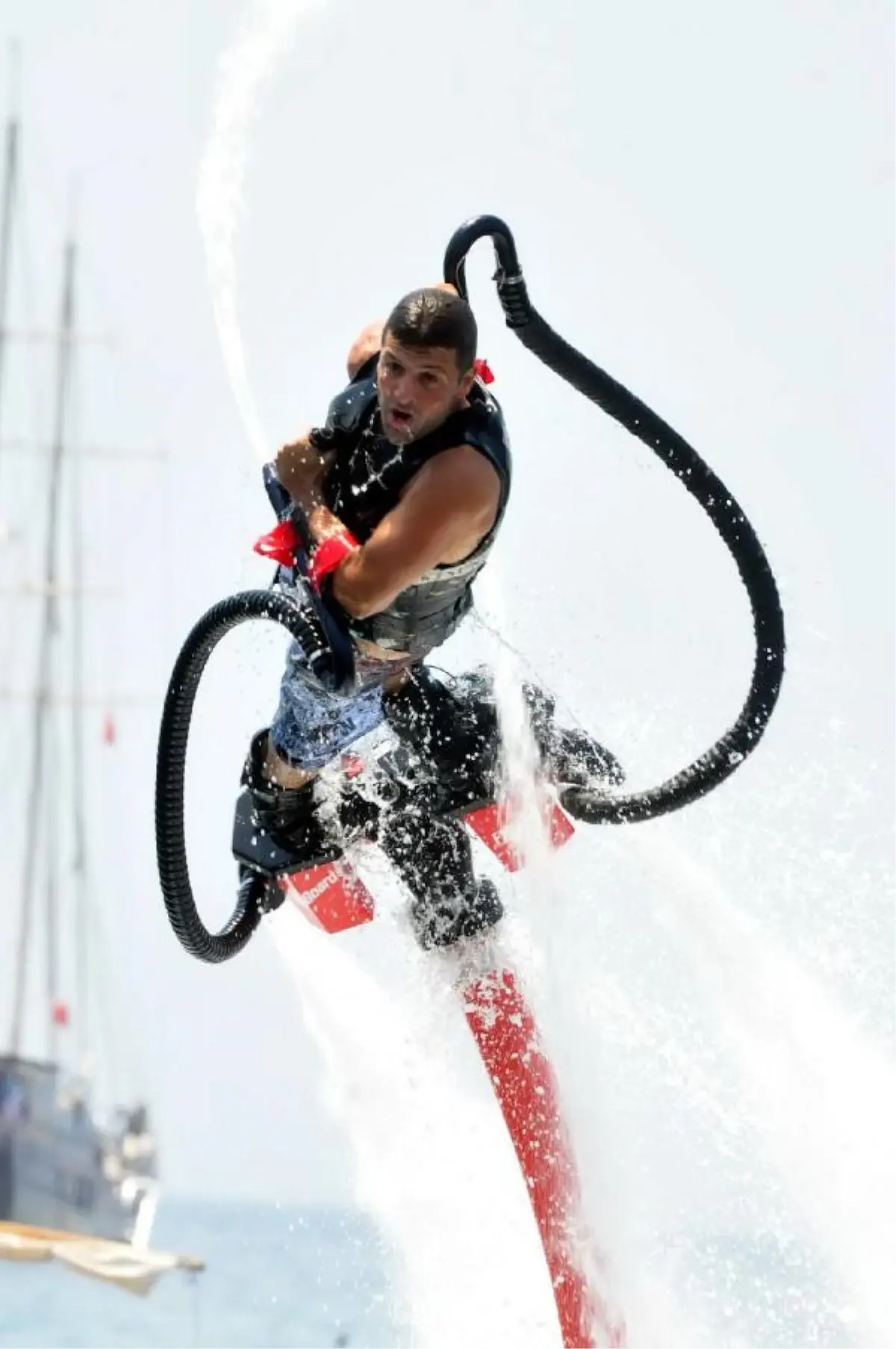 Fransız Şampiyondan Bodrum\'da Flyboard Gösterisi