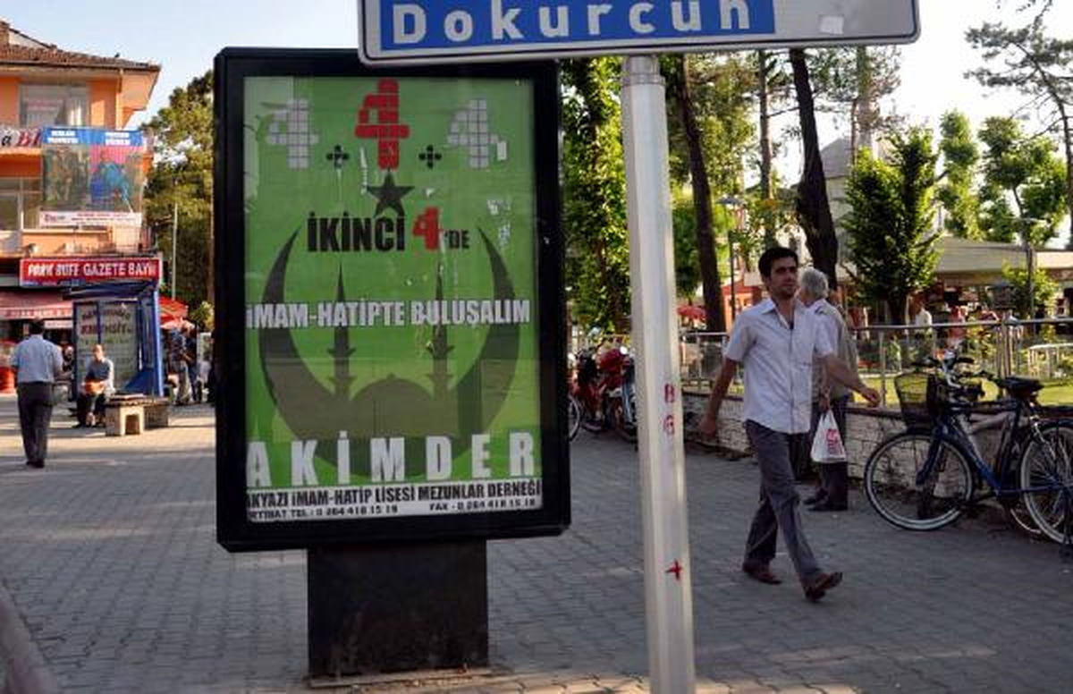 İmam Hatip Mezunlarından Afişli Kampanya