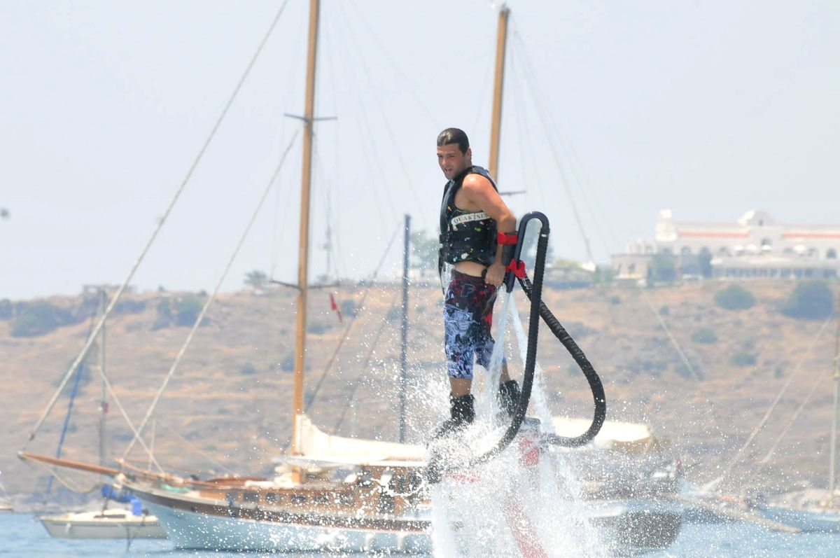 Jet Sky Şanpıyonu Bodrum\'da Fly Board ile Nefes Kesti