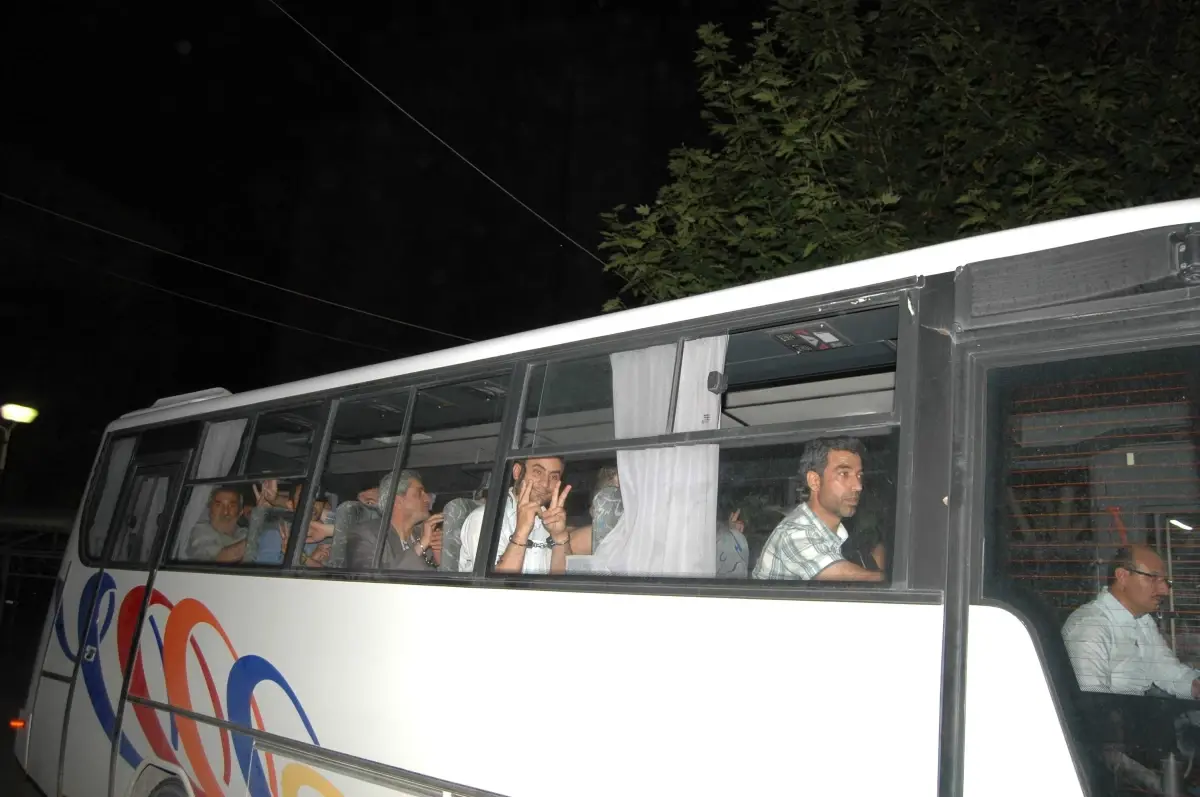 "Kck" Operasyonunda 10 Tutuklama