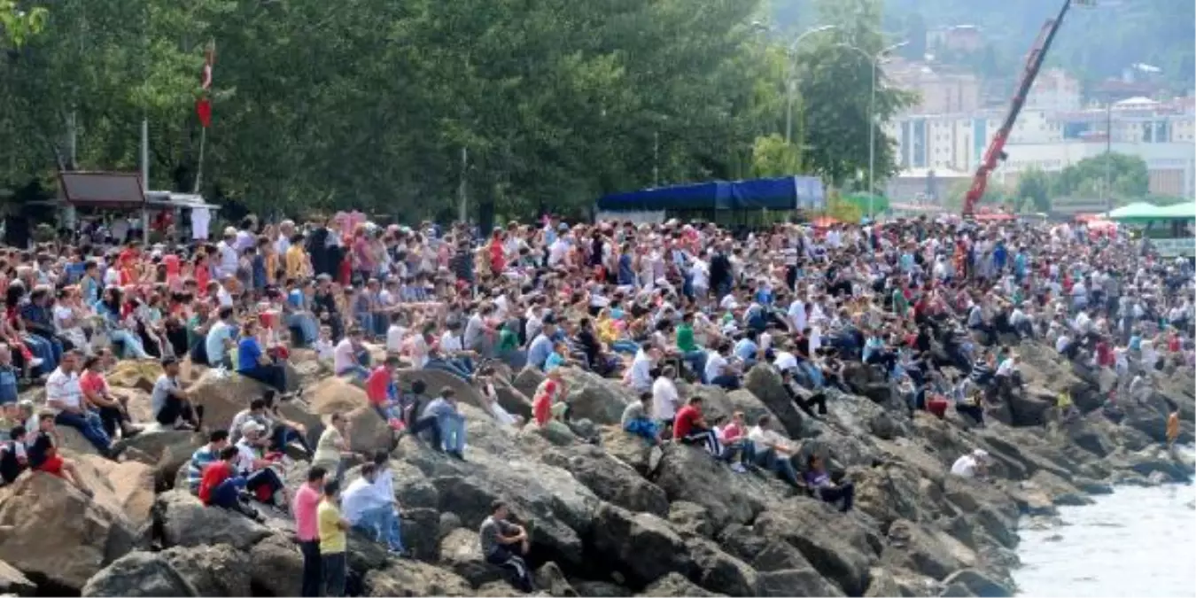 Rize\'de Türk Yıldızları\'ndan Nefes Kesen Gösteri