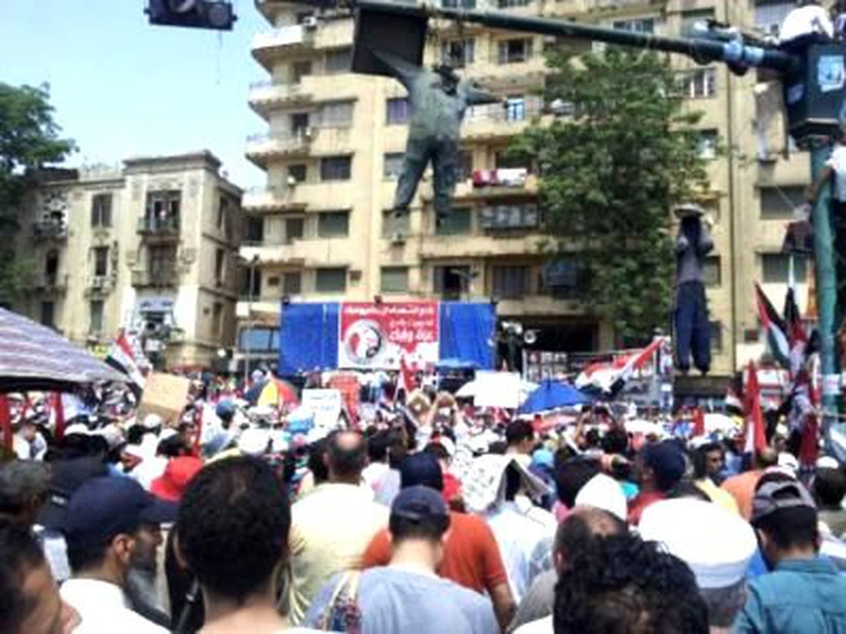 Tahrir\'de Onbinlerce Kişi \'Ordu\'yu Protesto Etti