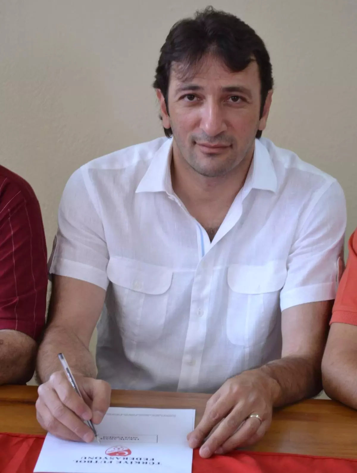 Turgutluspor\'un Yeni Teknik Direktörü Koray Cinel Sözleşme İmzaladı