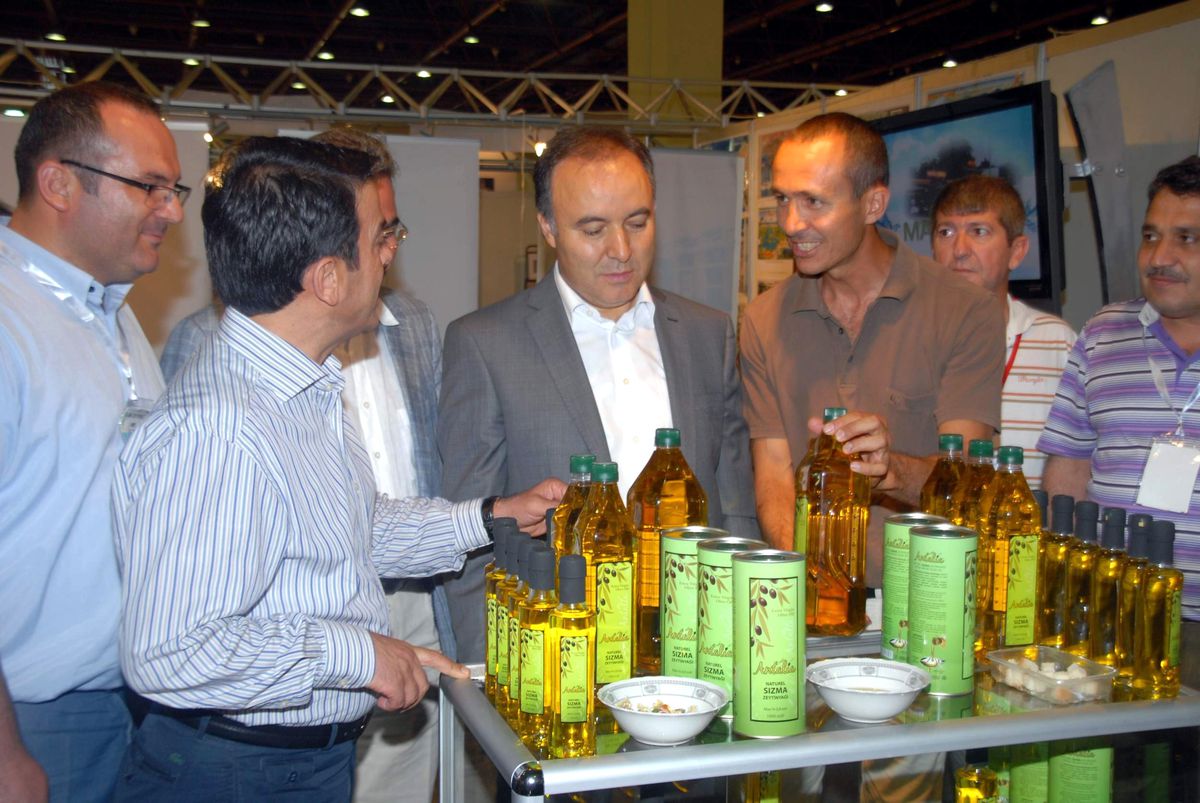 Vali Altıparmak\'tan 3.hediyelik Yöresel ve Geleneksel Ürünler Fuarı Ziyareti