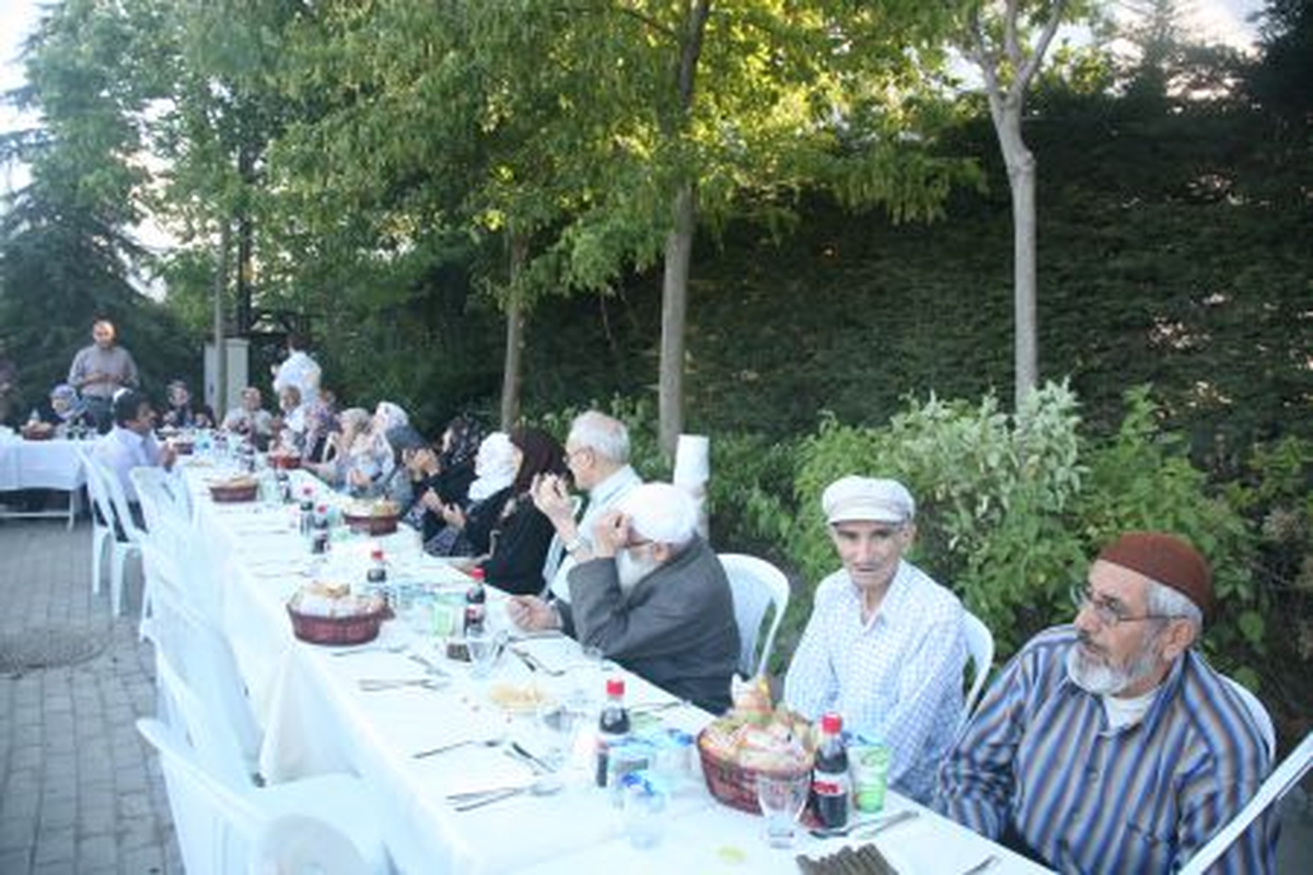 Yaşlılara Mangal Ziyafeti