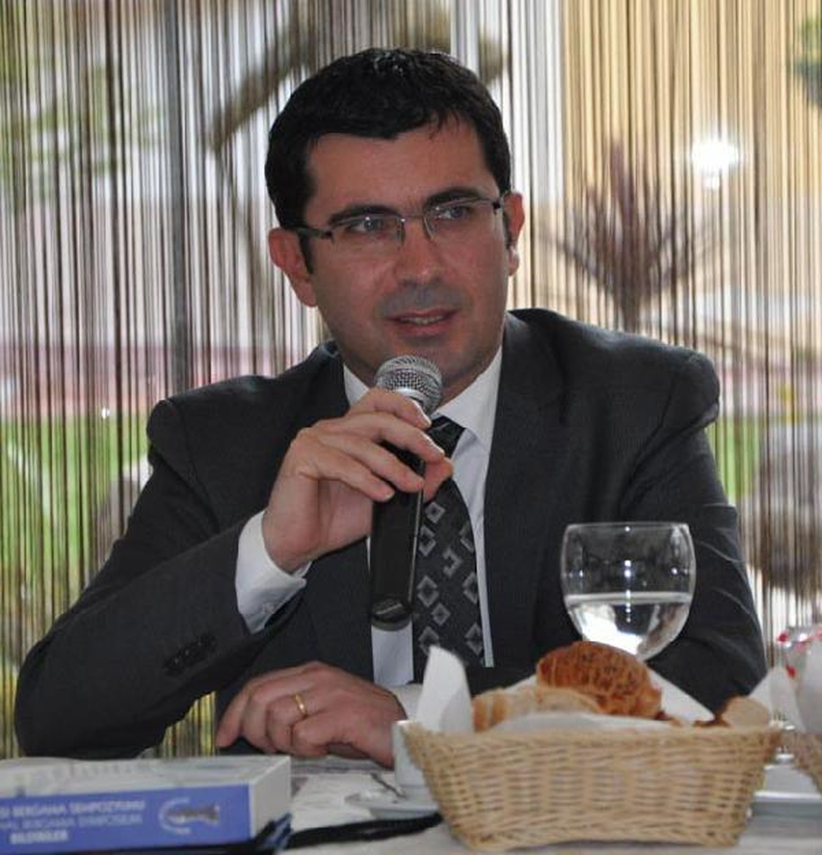 Eczacılığın Babasına Heykelle Teşekkür