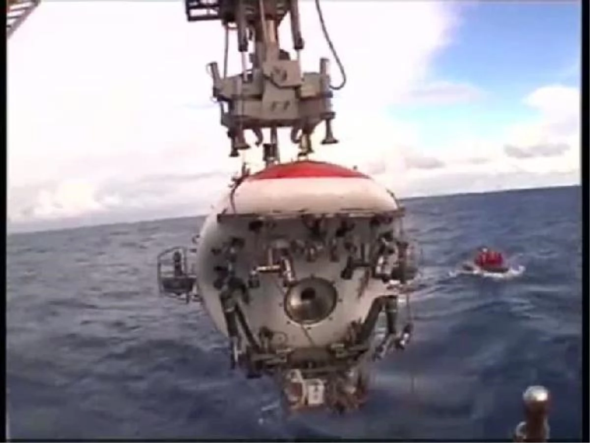 Çin Denizaltısı 7 Bin Metre Derine Daldı