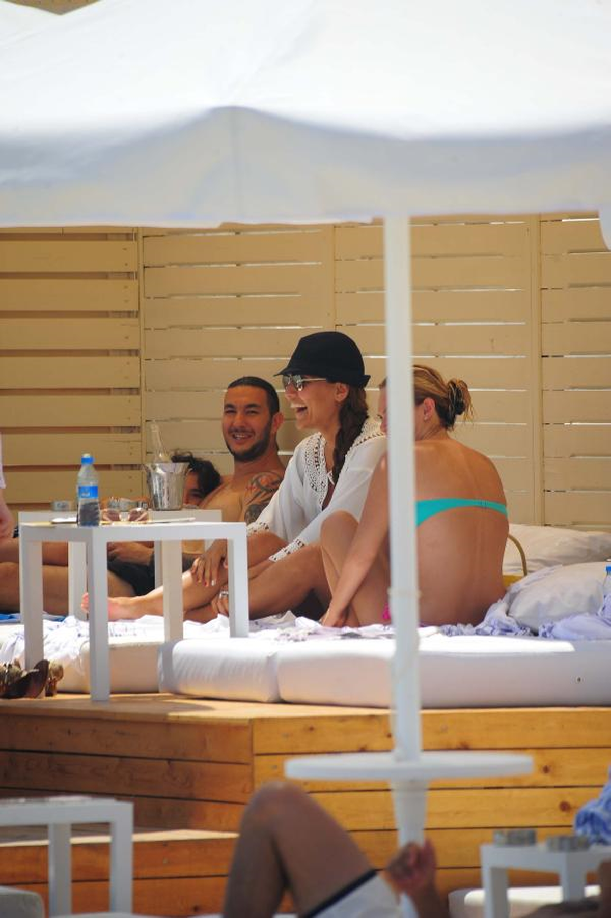 Demet Akalın, Bu Kez Bikiniyle Görüntü Vermedi