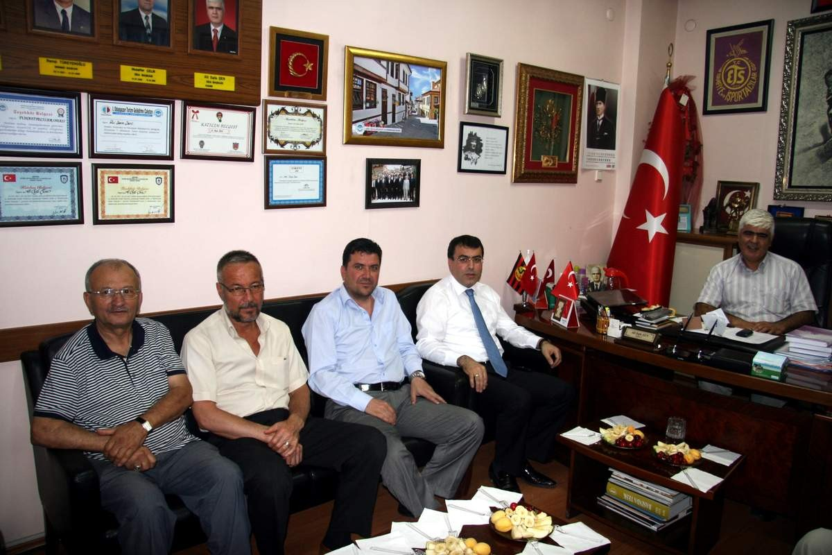 MHP Eskişehir İl Başkanı Ayhan Sezer, Seyyar, Tuhafiyeciler ve İşportacılar Odasını Ziyaret Etti