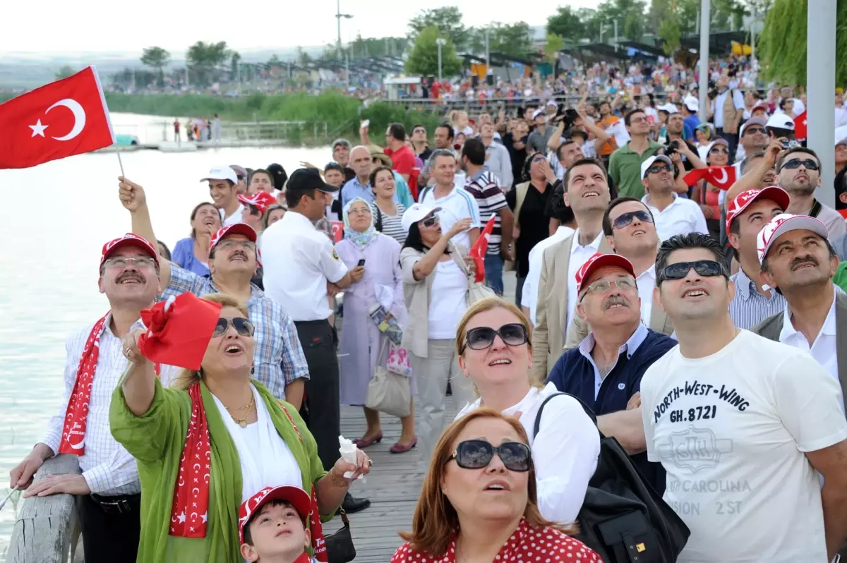 "Türk Yıldızları" Ankaralıları Büyüledi