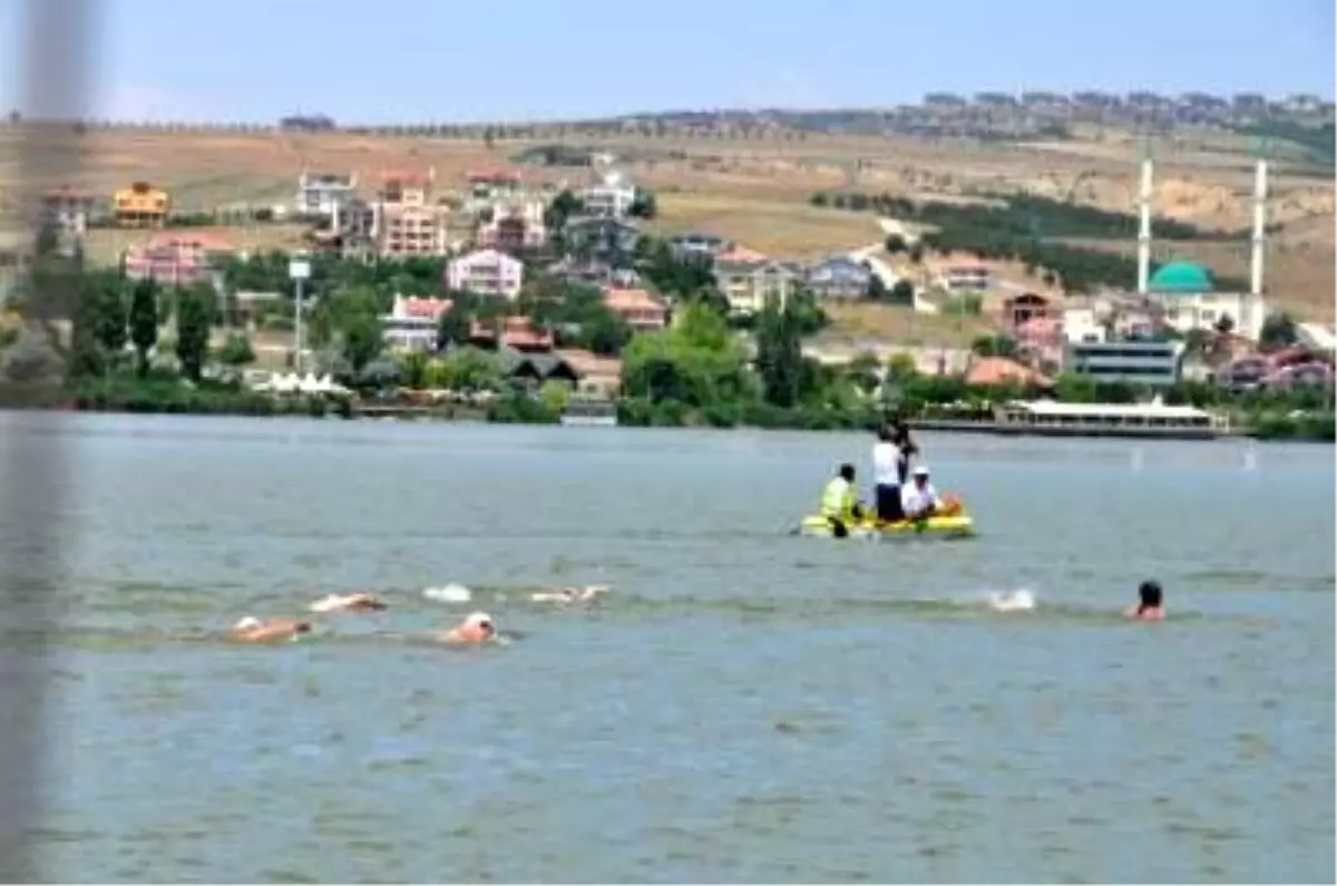 1. Mogan Açık Su Yüzme Maratonu Gerçekleştirildi