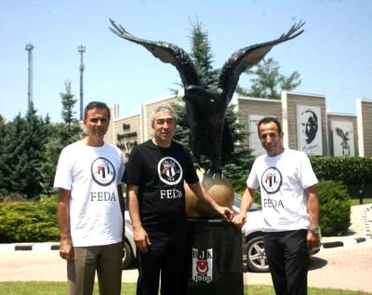 1beşiktaş, Teknik Direktör Samet Aybaba ile 4 Yıllık Sözleşme İmzaladı