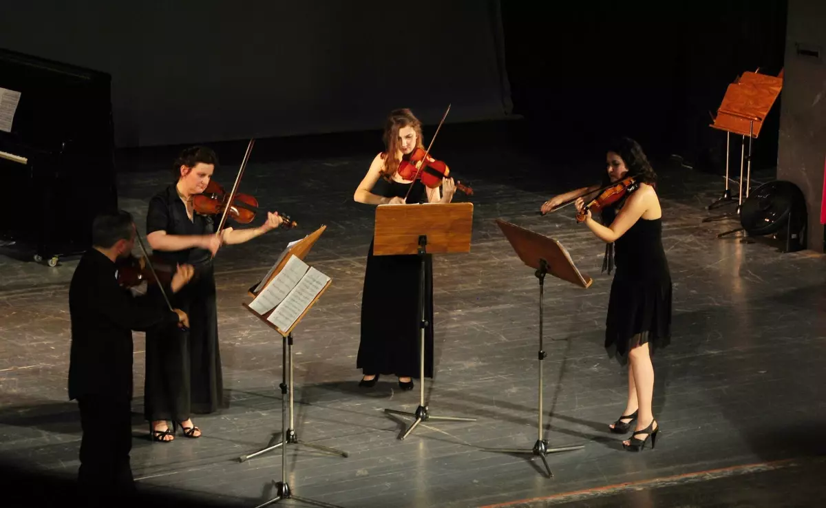 200 Minik Kemancı Konser Verdi