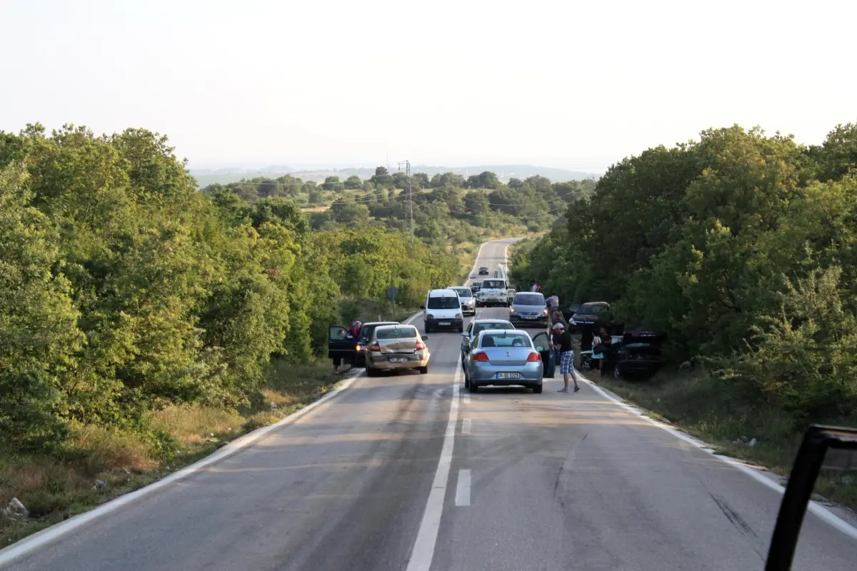 4 Aracın Karıştığı Zincirleme Kazada 8 Kişi Yaralandı