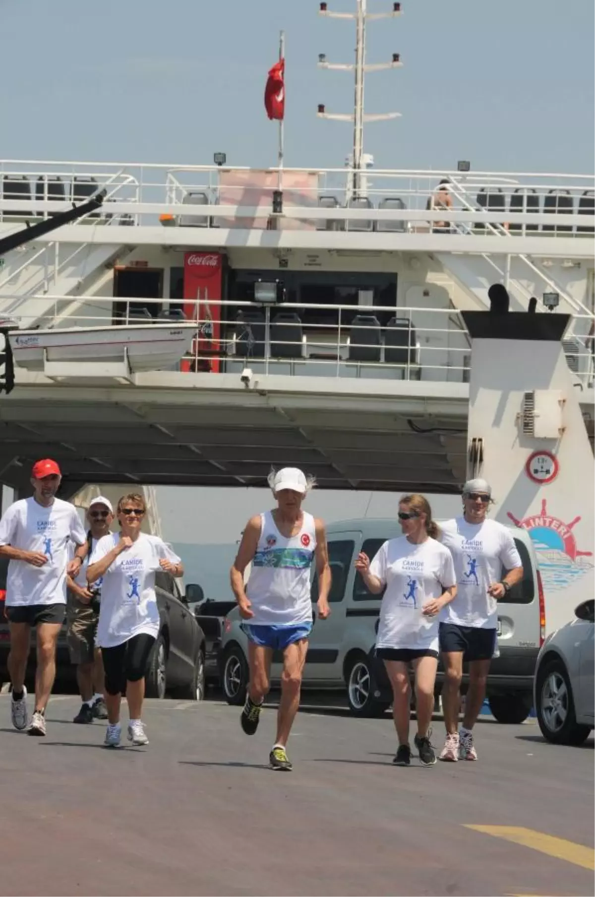 8 Yıl Önce Ölen Eşini, Her Yıl \'Sevda Maratonu\'yla Anıyor