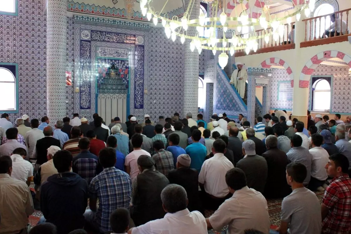 Bin Kişilik Cami İbadete Açıldı